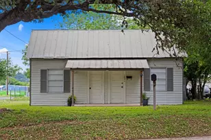 1421 Park St, Kerrville, TX 78028 - Photo 2