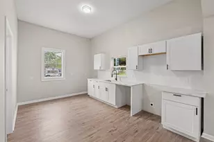 502 Ross St, Kerrville, TX 78028 - Photo 4