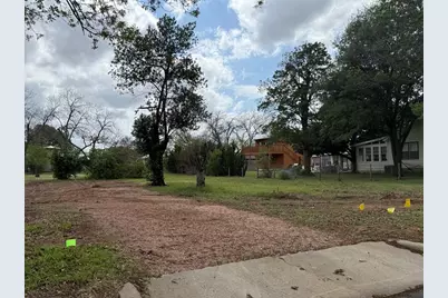 213 W Centre St, Fredericksburg, TX 78624 - Photo 2
