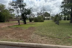 213 W Centre St, Fredericksburg, TX 78624 - Photo 1