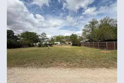 211 W Centre St, Fredericksburg, TX 78624 - Photo 6