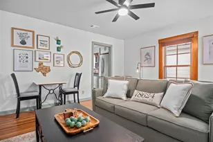 109 E College St, Fredericksburg, TX 78624 - Photo 4