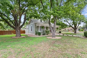 312 E College St, Fredericksburg, TX 78624 - Photo 4