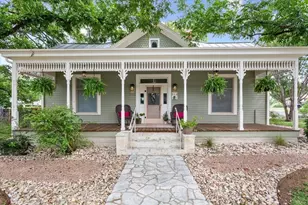 312 E College St, Fredericksburg, TX 78624 - Photo 2