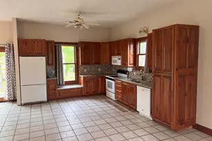 211 W Hackberry St, Fredericksburg, TX 78624 - Photo 4