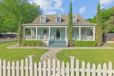 419 E Travis St, Fredericksburg, TX 78624 - Photo 1