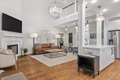 419 E Travis St, Fredericksburg, TX 78624 - Photo 6