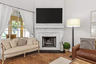 419 E Travis St, Fredericksburg, TX 78624 - Photo 8