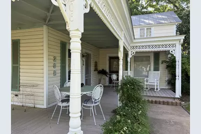 208 S Crockett St, Fredericksburg, TX 78624 - Photo 2