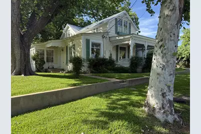 208 S Crockett St, Fredericksburg, TX 78624 - Photo 2
