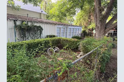 208 S Crockett St, Fredericksburg, TX 78624 - Photo 18