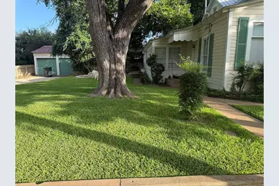 208 S Crockett St, Fredericksburg, TX 78624 - Photo 4