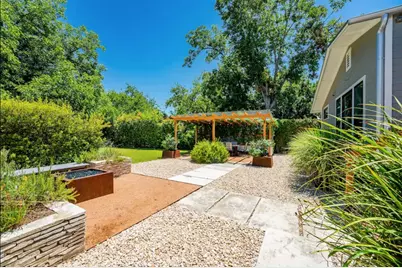 516 W Austin St, Fredericksburg, TX 78624 - Photo 28