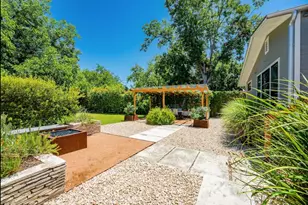 516 W Austin St, Fredericksburg, TX 78624 - Photo 28