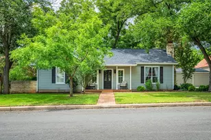 709 W Travis St, Fredericksburg, TX 78624 - Photo 2