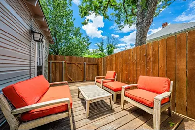709 W Travis St, Fredericksburg, TX 78624 - Photo 8