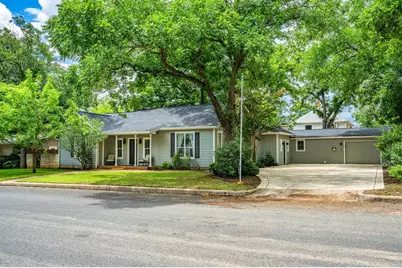 709 W Travis St, Fredericksburg, TX 78624 - Photo 1