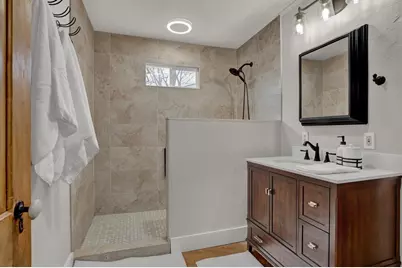 709 W Travis St, Fredericksburg, TX 78624 - Photo 18