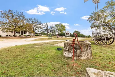 1447 Royal Oaks Loop, Fredericksburg, TX 78624 - Photo 92