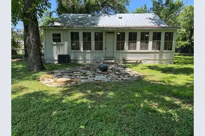 509 W Creek St, Fredericksburg, TX 78624 - Photo 4