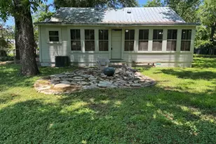 509 W Creek St, Fredericksburg, TX 78624 - Photo 4