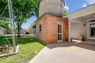 609 W Austin St, Fredericksburg, TX 78624 - Photo 34