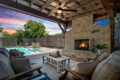 609 W Austin St, Fredericksburg, TX 78624 - Photo 6