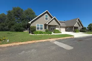 1004 E Hill St, Fredericksburg, TX 78624 - Photo 2