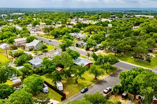 304 W Live Oak St, Fredericksburg, TX 78624 - Photo 20
