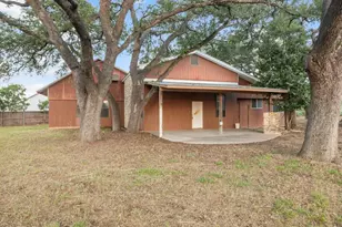 604 N Cherry St, Fredericksburg, TX 78624 - Photo 8