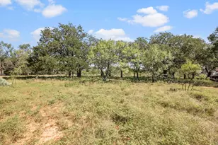 604 N Cherry St, Fredericksburg, TX 78624 - Photo 6
