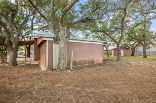 604 N Cherry St, Fredericksburg, TX 78624 - Photo 14