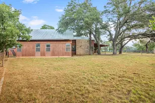 604 N Cherry St, Fredericksburg, TX 78624 - Photo 10