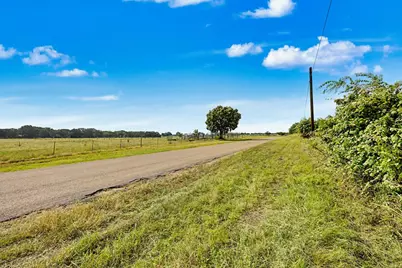 179 Woodland Dr, Fredericksburg, TX 78624 - Photo 2