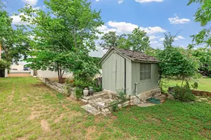 209 W San Antonio St, Fredericksburg, TX 78624 - Photo 30