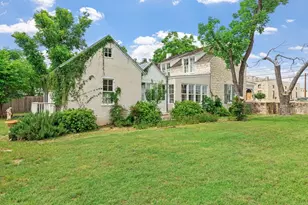 209 W San Antonio St, Fredericksburg, TX 78624 - Photo 26