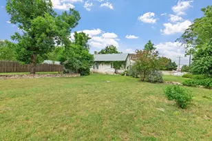 209 W San Antonio St, Fredericksburg, TX 78624 - Photo 28
