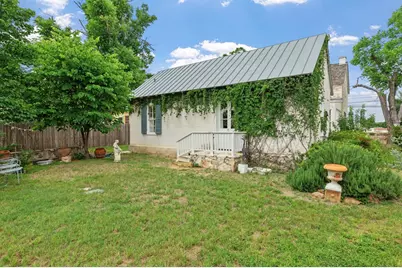 209 W San Antonio St, Fredericksburg, TX 78624 - Photo 24