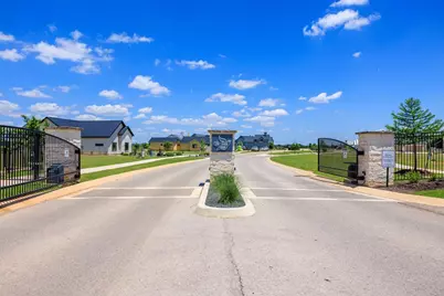 314 Interlaken St., Fredericksburg, TX 78624 - Photo 2