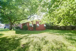 303 S Orange St, Fredericksburg, TX 78624 - Photo 14