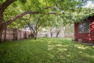 303 S Orange St, Fredericksburg, TX 78624 - Photo 12