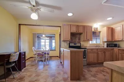 303 S Orange St, Fredericksburg, TX 78624 - Photo 4