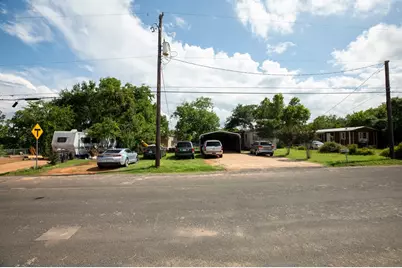 613 Mustang St, Fredericksburg, TX 78624 - Photo 12
