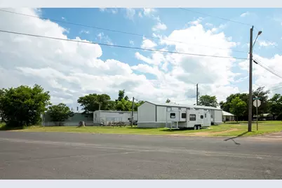 613 Mustang St, Fredericksburg, TX 78624 - Photo 10