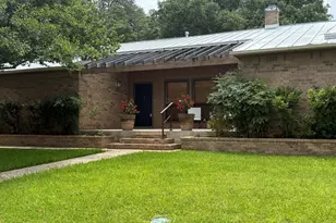 607 Franklin, Fredericksburg, TX 78624 - Photo 2