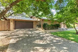 607 Franklin, Fredericksburg, TX 78624 - Photo 4