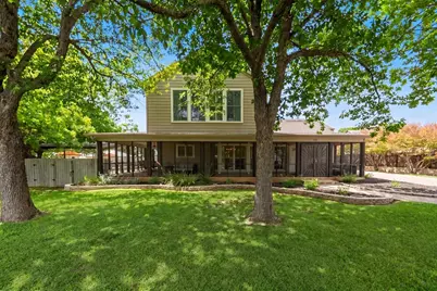 306 S Acorn St, Fredericksburg, TX 78624 - Photo 2