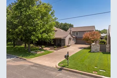 306 S Acorn St, Fredericksburg, TX 78624 - Photo 4