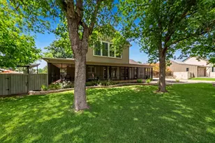 306 S Acorn St, Fredericksburg, TX 78624 - Photo 4