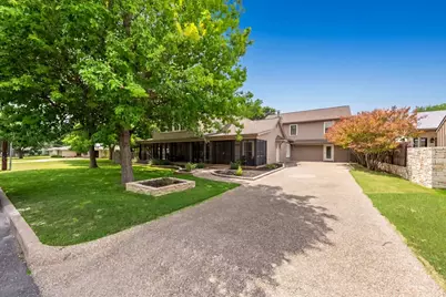 306 S Acorn St, Fredericksburg, TX 78624 - Photo 6